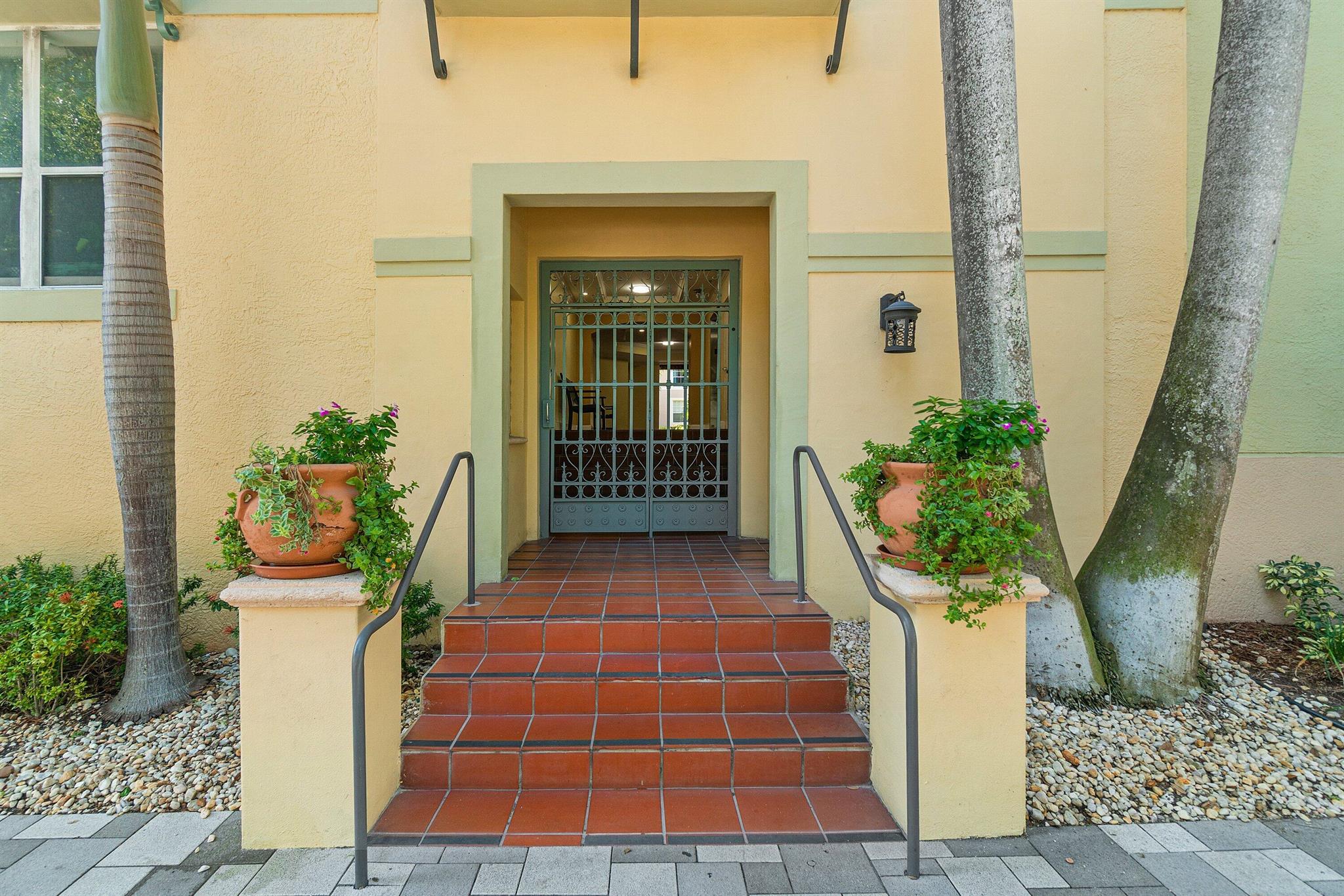 630 S Sapodilla Avenue 123