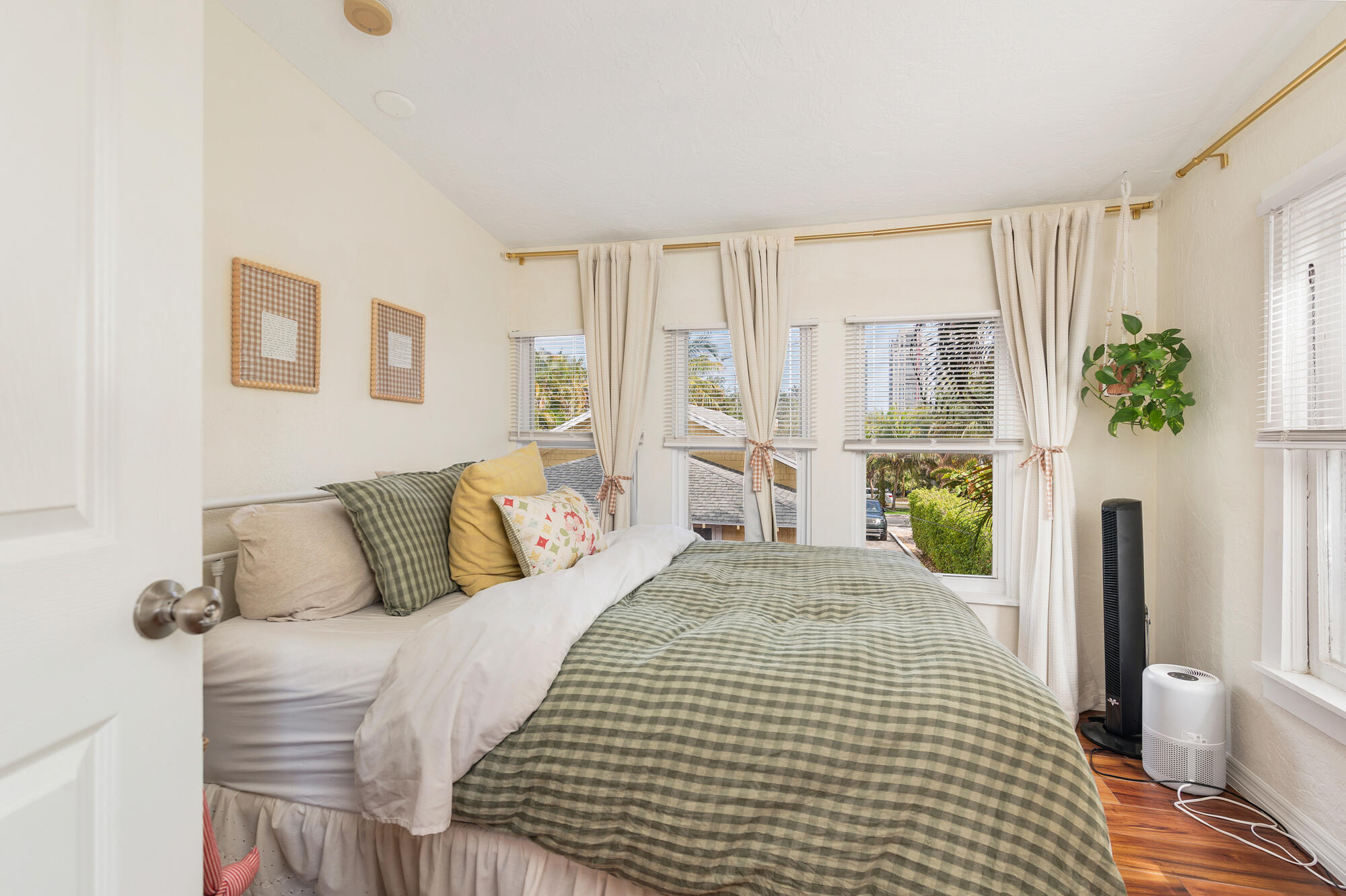 MOSS & HEISLER - Residential Income