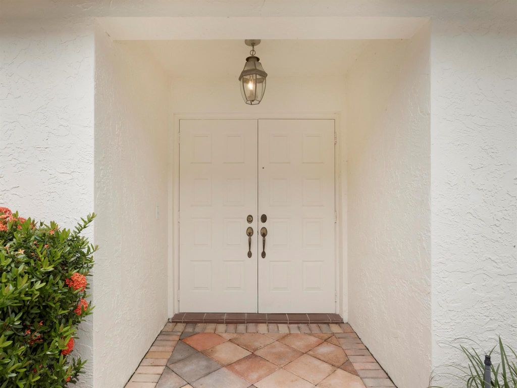 Photo of 21392 Bridge View Drive, Boca Raton, FL 33428 (MLS # R11120361)