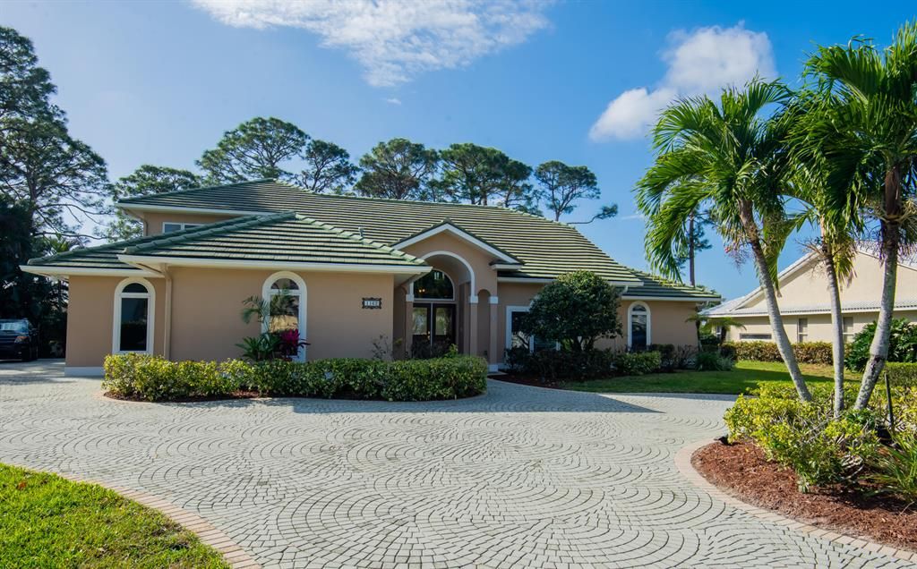 Photo of 1162 SW Bent Pine Cove, Port St Lucie, FL 34986 (MLS # R10876573)