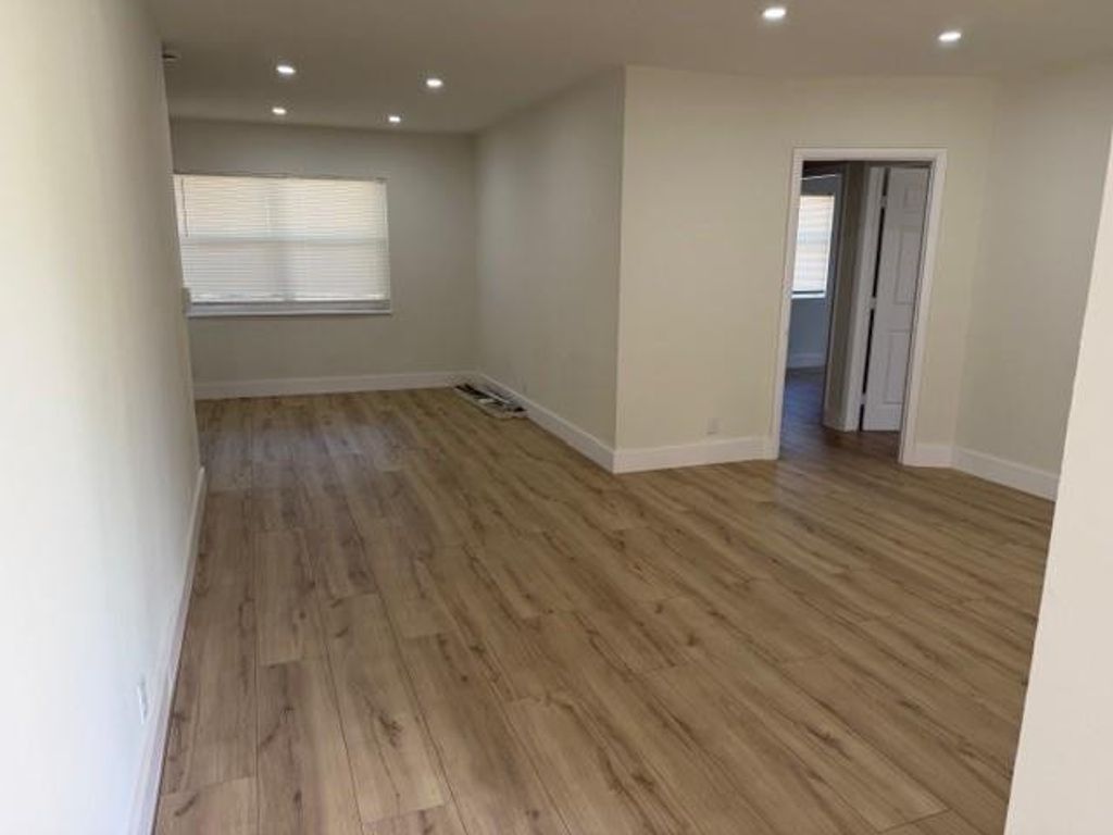 Photo of 141 SE 7th Avenue, Boynton Beach, FL 33435 (MLS # F10555932)