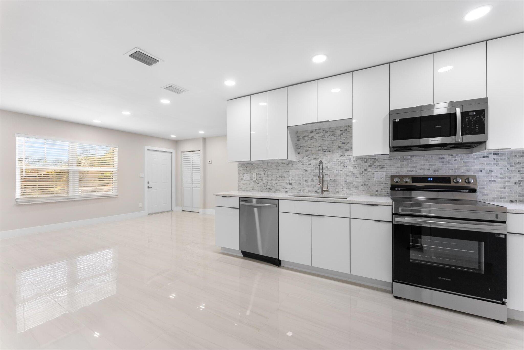 GOLFVIEW HEIGHTS 8 - Residential Lease