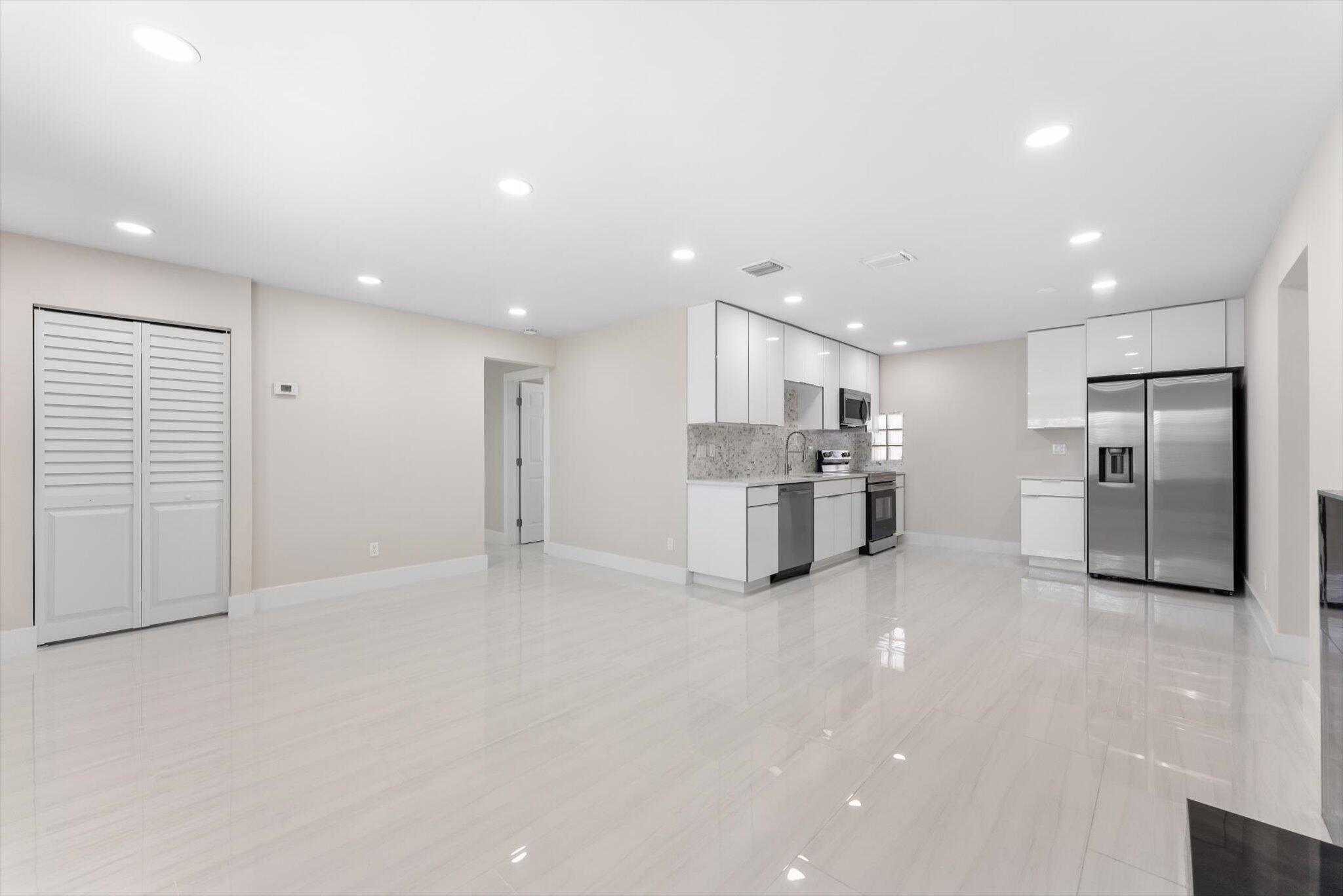 GOLFVIEW HEIGHTS 8 - Residential Lease