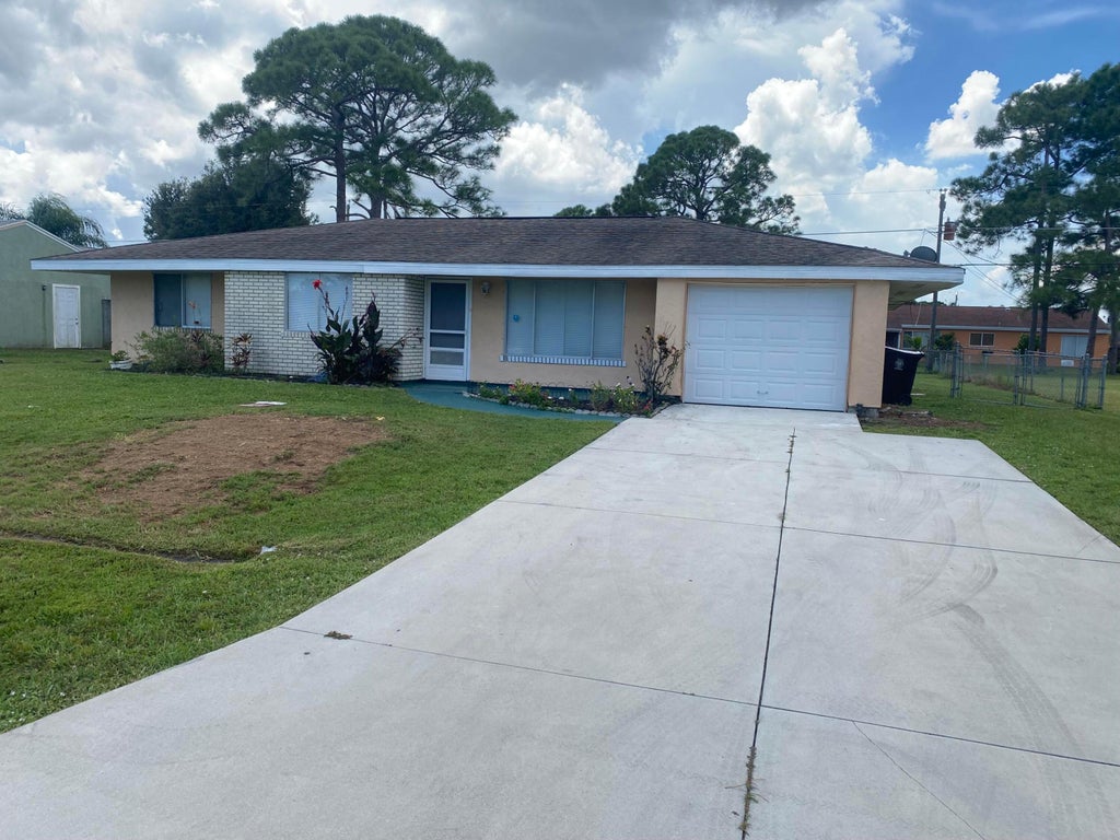 Photo of 2222 SE Holland Street, Port Saint Lucie, FL 34952 (MLS # B26068304)