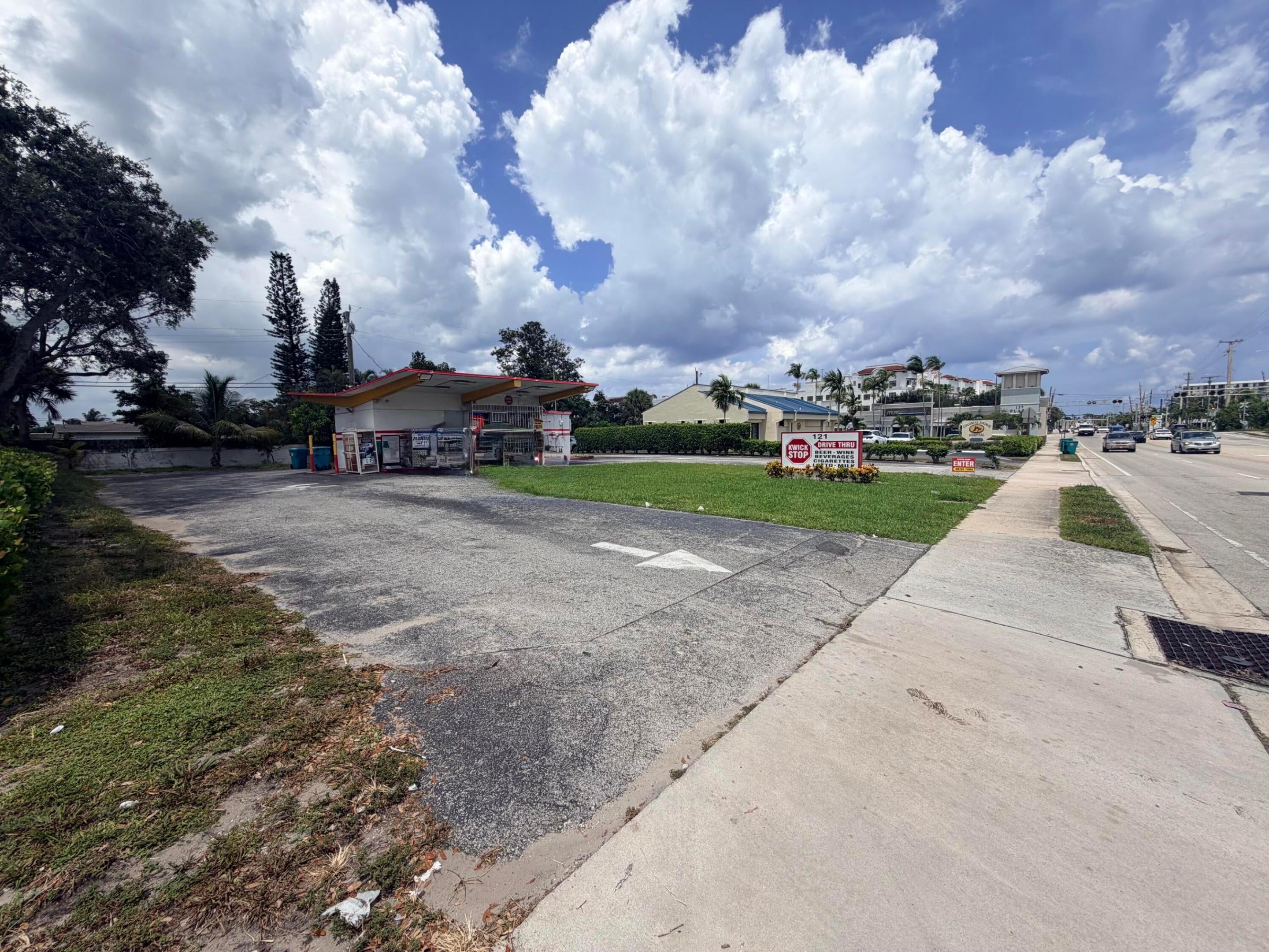 121 E Woolbright Road