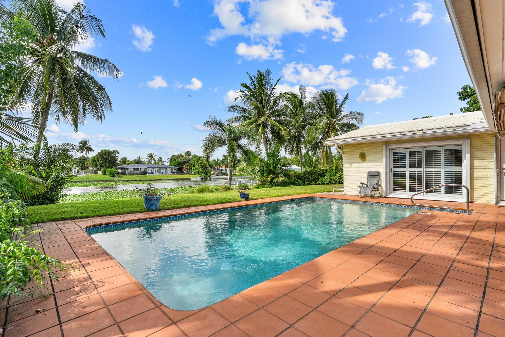 LAKE CLARKE WATERWAY ESTA - Residential