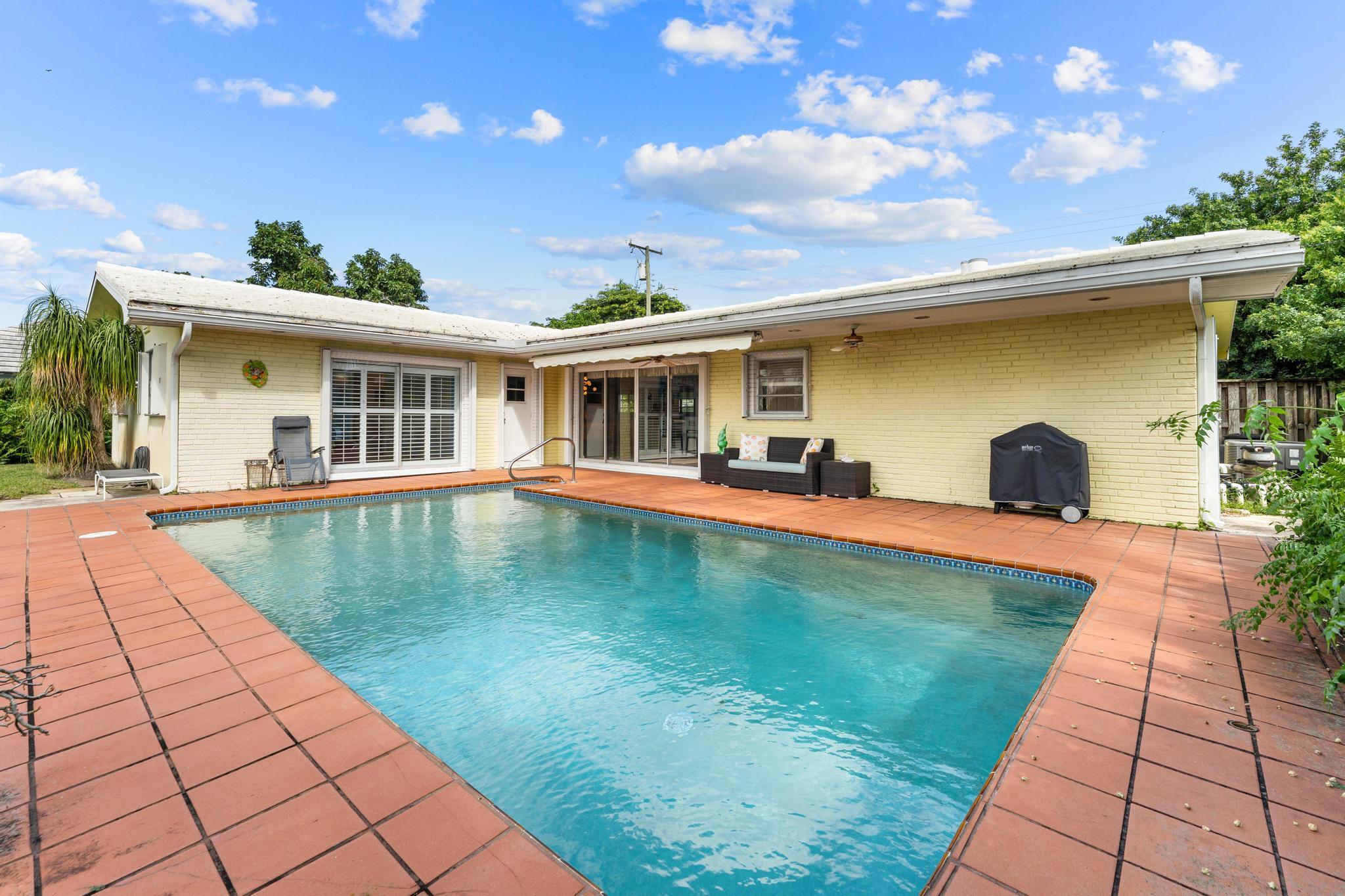 LAKE CLARKE WATERWAY ESTA - Residential