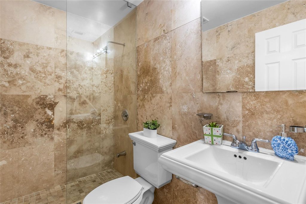 Photo of 1872 NE 46th Street #D9, Fort Lauderdale, FL 33308 (MLS # F10497911)