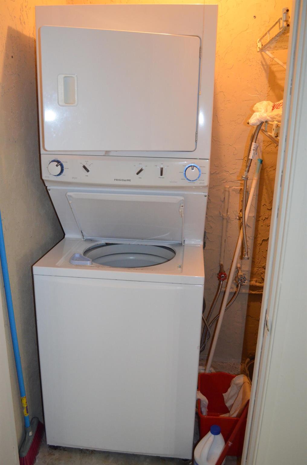 EVERGREEN CONDO - Residential