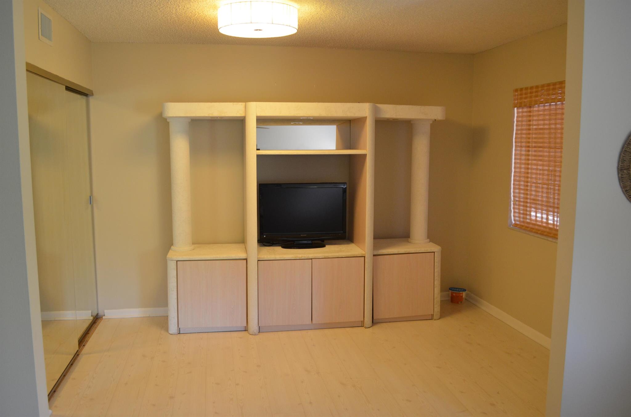 EVERGREEN CONDO - Residential