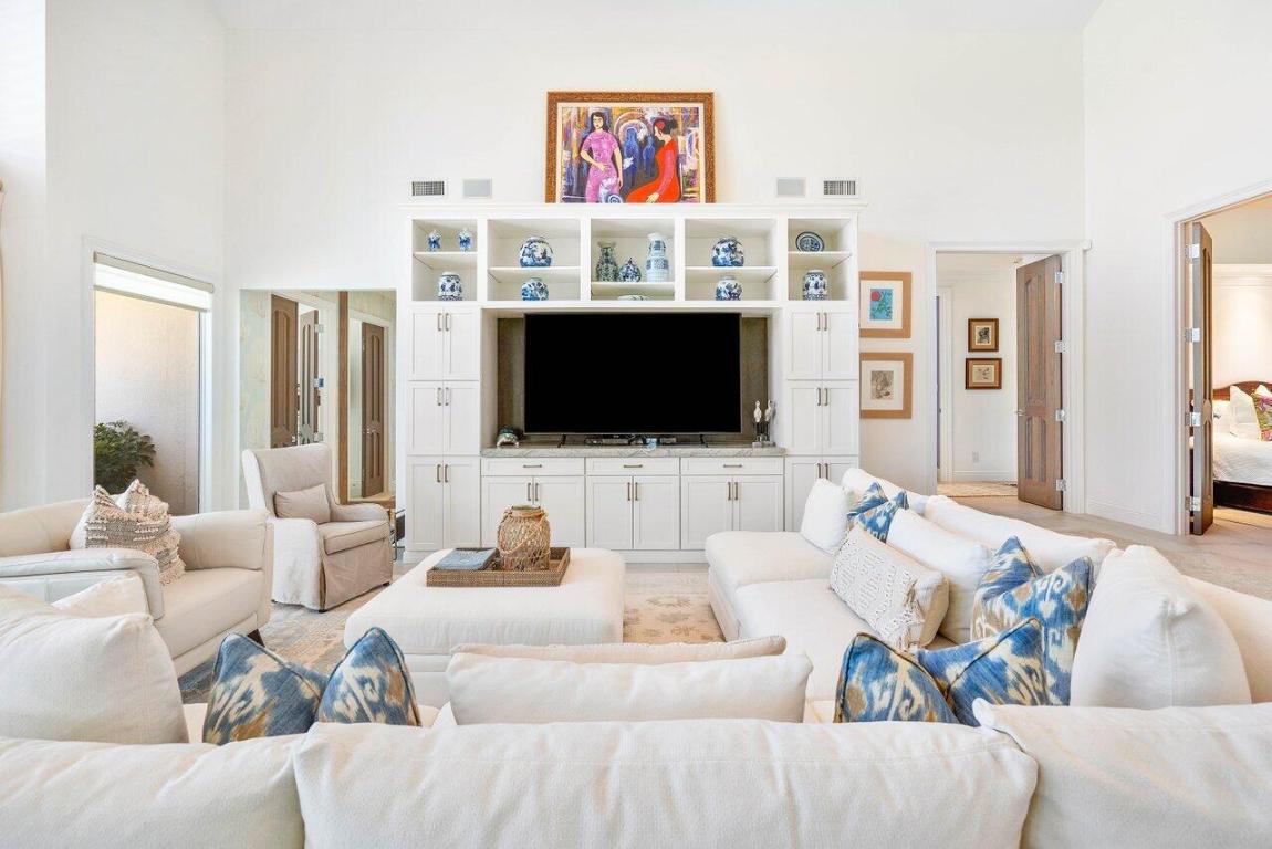 SAILFISH POINT - Residential