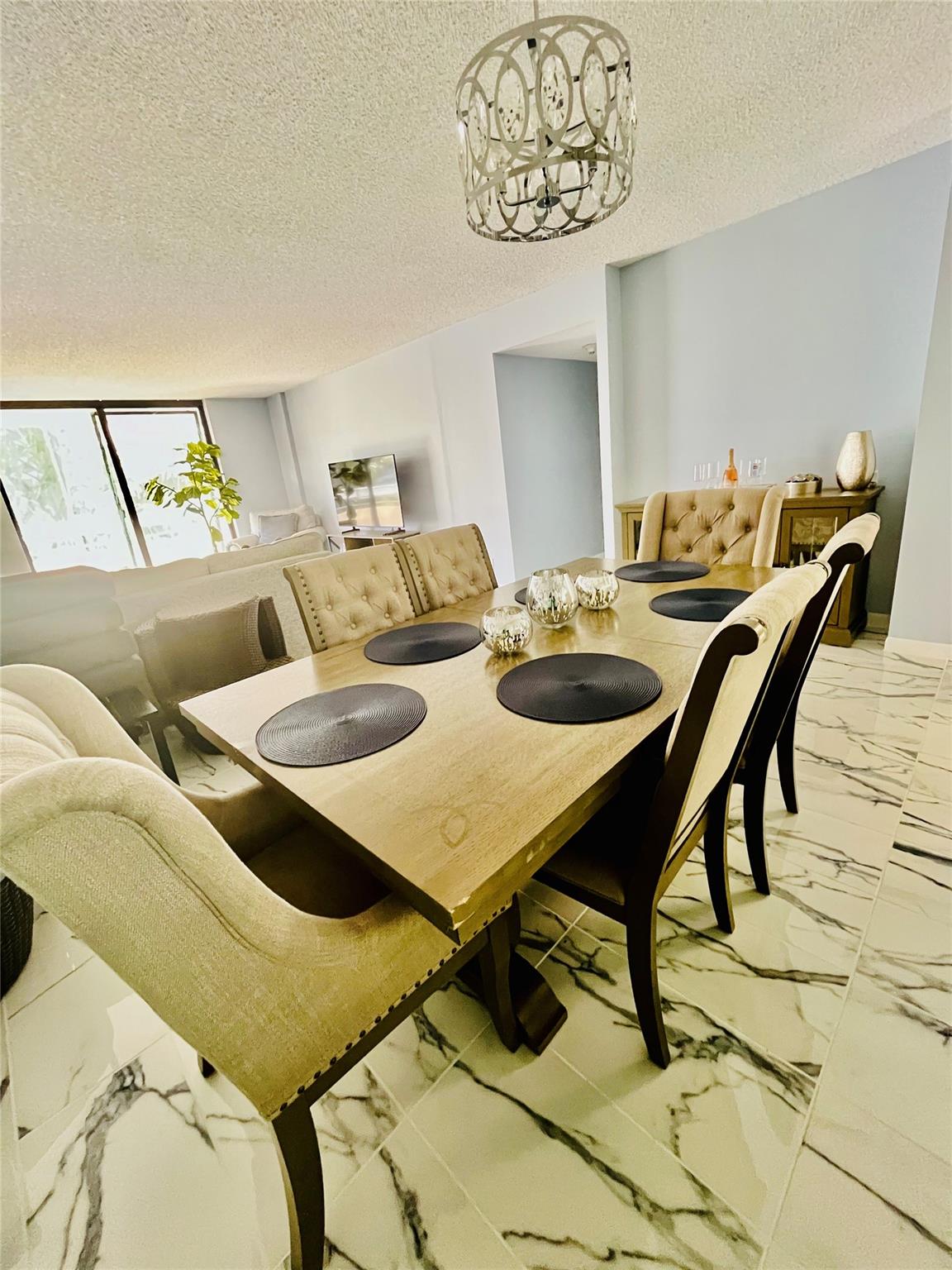 2500 Parkview Dr 619