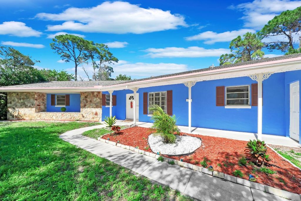 Photo of 213 SE Eyerly Avenue, Port Saint Lucie, FL 34983 (MLS # R11157918)