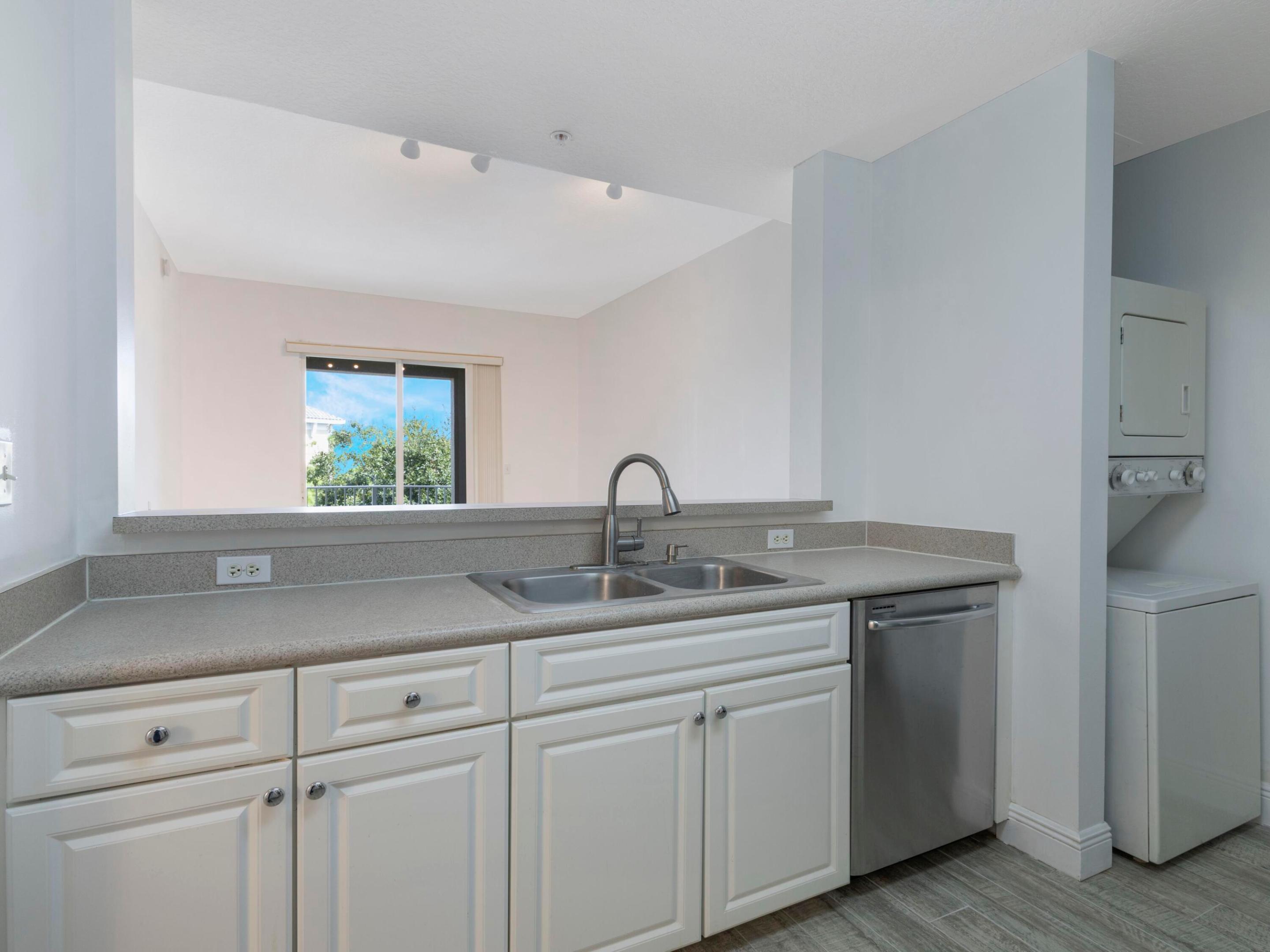 VILLAGE AT ABACOA CONDO - Residential Lease