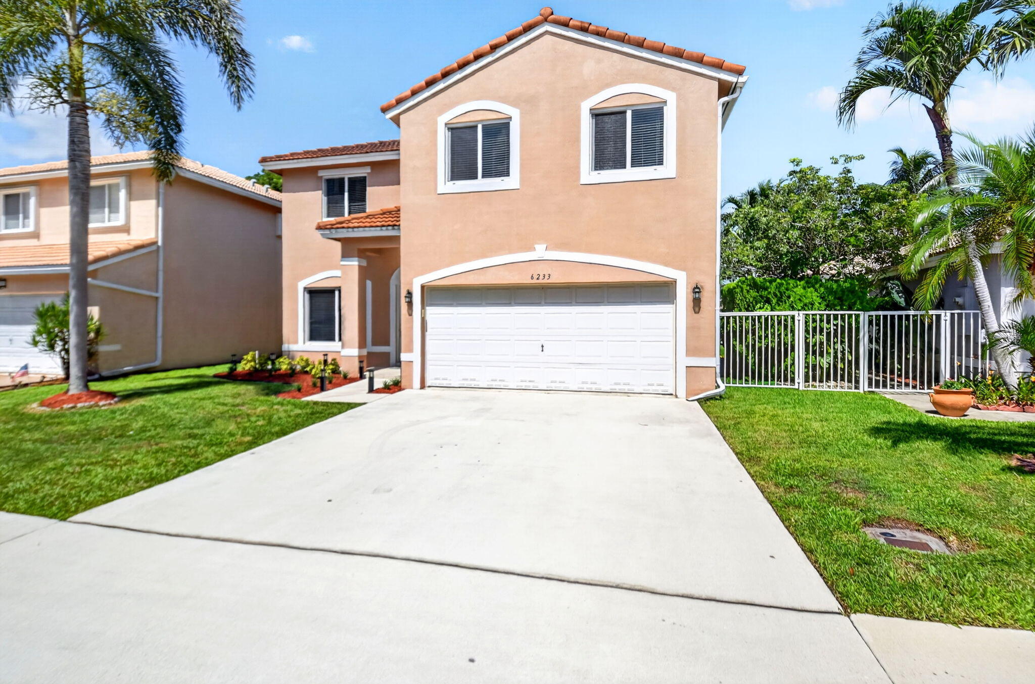 6233 WILLOUGHBY Circle