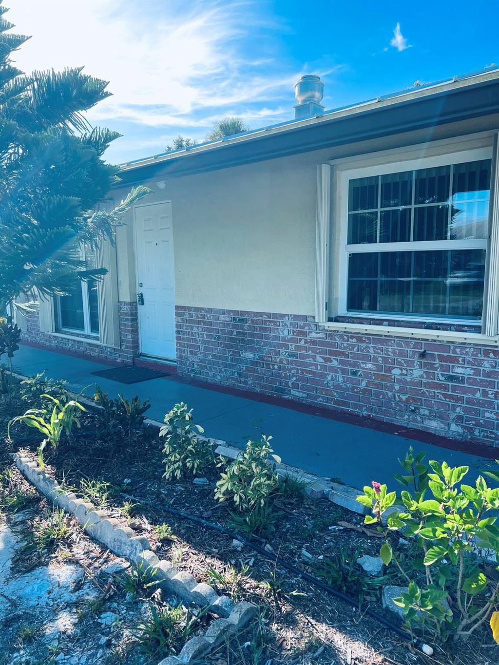 Photo of 24 SE Mead Place, Stuart, FL 34997 (MLS # R11007725)