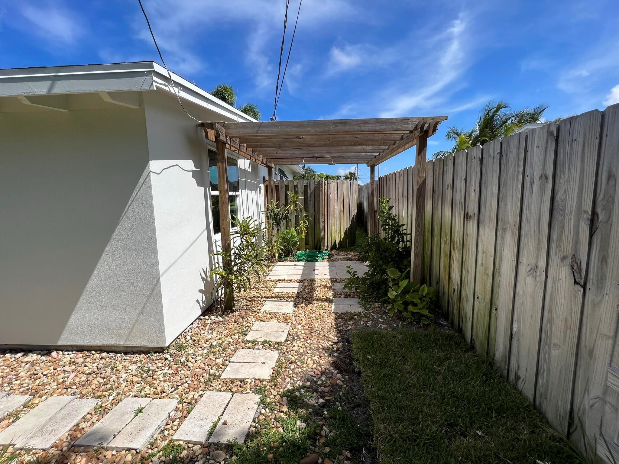 NORTH PALM BEACH VILLAGE OF 1 - Residential