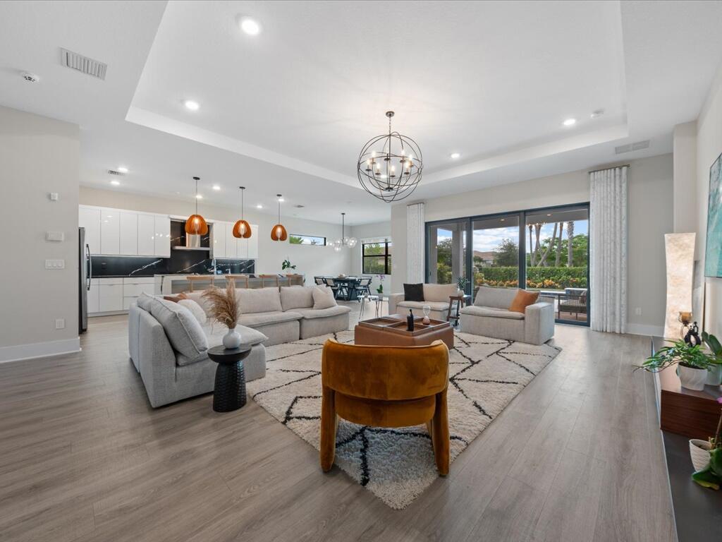CRESSWIND PALM BEACH - Residential