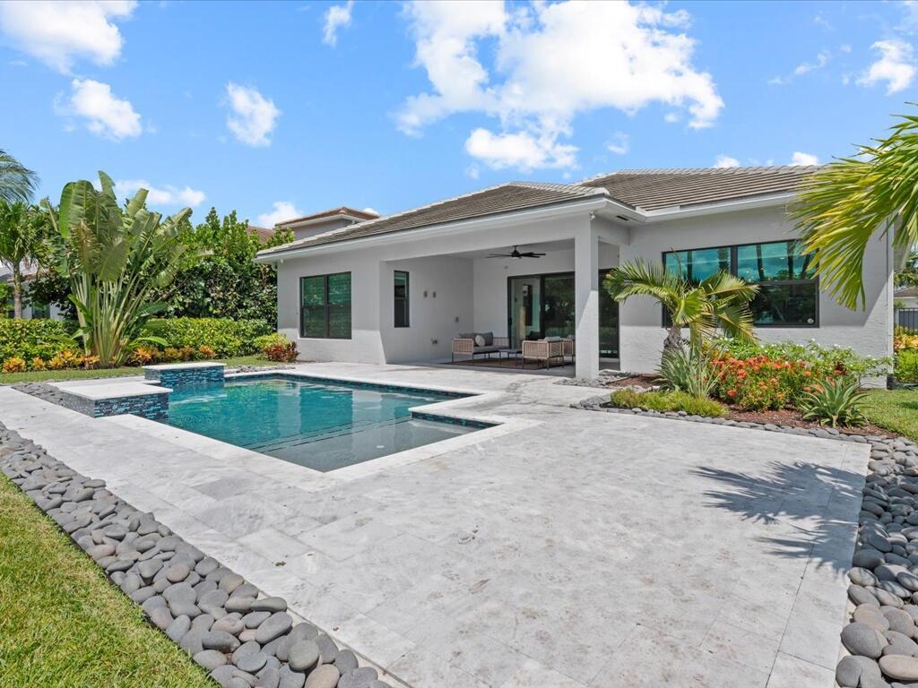 5577 Saint Armands Way