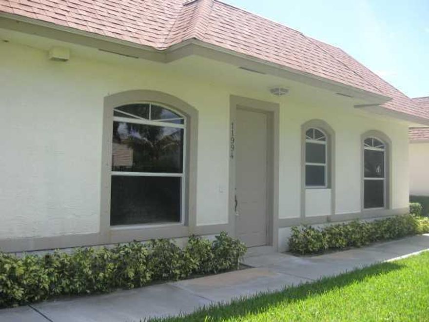 BEAUTIFULLY FURNISHED 3 BEDROOM TOWN-HOME AVAILABLE FOR SEASON OR CAN BE RENTED ANNUALLY. LARGE OPEN FLOOR PLAN FEATURING KITCHEN LIVING ROOM AND DINING AREA.  LARGE MASTER BEDROOM WITH QUEEN BED AND MASTER BATH WITH SHOWER.  2 GUEST BEDROOMS ONE QUEEN BED AND ONE FULL PULLOUT SOFA. THE GUEST BATHROOM COMES WITH A TUB-SHOWER. THERE IS A QUEEN PULL OUT SOFA IN THE LIVING ROOM. SCREENED COVERED PATIO WITH A STOREROOM.  THE COMMUNITY HAS A SPARKLING POOL AND IS CLOSE TO ALL THE AMENITIES WELLINGTON HAS TO OFFER INCLUDING A-RATED SCHOOLS.
CAN BE RENTED ANNUALLY FOR $1800 PER MONTH.  TV'S WILL BE INSTALLED UPON OCCUPATION.