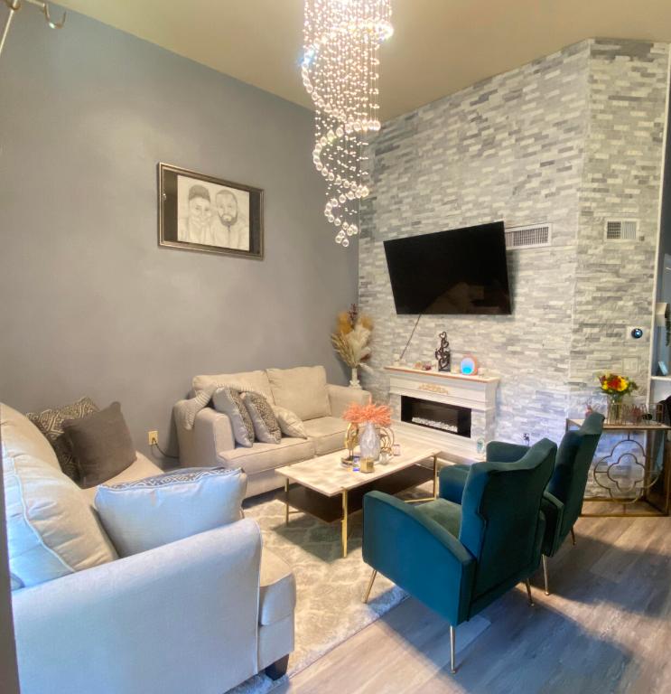 PALM LAKE CONDO - Residential Lease