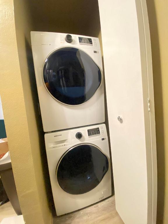 PALM LAKE CONDO - Residential Lease