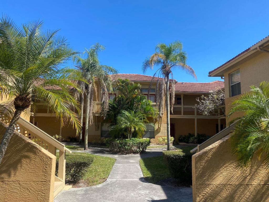 PALM LAKE CONDO - Residential Lease