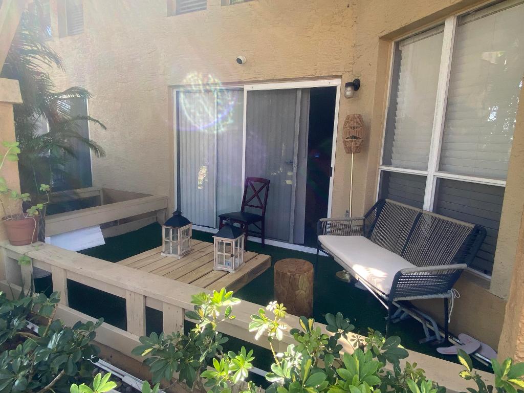 PALM LAKE CONDO - Residential Lease