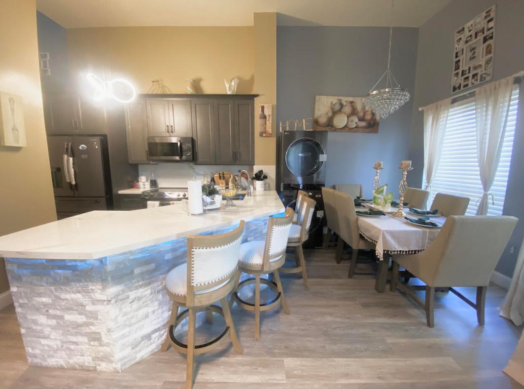 PALM LAKE CONDO - Residential Lease