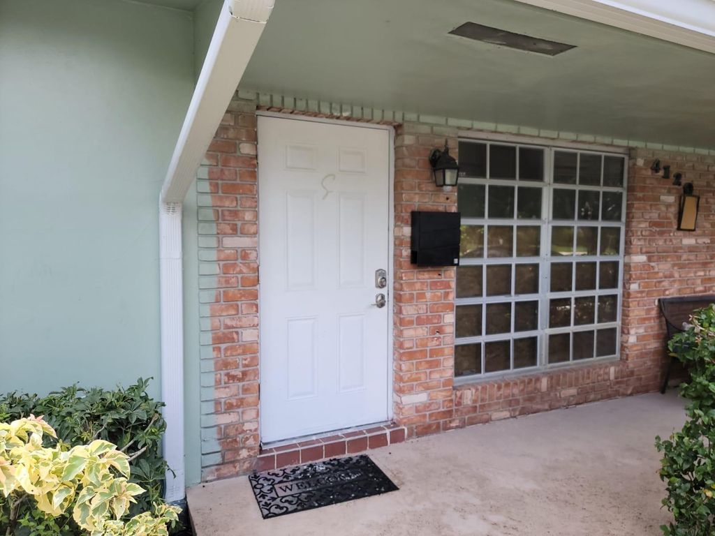 Photo of 4120 Woodside Drive #S, Coral Springs, FL 33065 (MLS # F10508901)