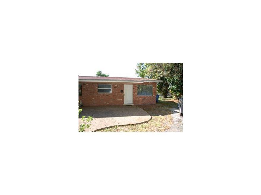 1/1 DUPLEX TUCKED AWAY IN A SECLUDED RESIDENTIAL NEIGHBORHOOD.  THIS UNIT IS VERY WELL MAINTAINED.  TILE AND WOOD FLOORING.  WASHER AND DRYER (NOT SHARED).  CENTRAL A/C. UNIT WILL BE PROFESSIONALLY CLEANED, PAINTED,  AND REFRIG AND STOVE REPLACED PRIOR TO  MOVE IN.   PETS WILL BE CONSIDERED.  GREAT CENTRAL LOCATION.  MINUTES TO I-95 AND THE TURNPIKE.  QUICK APPROVAL PROCESS.