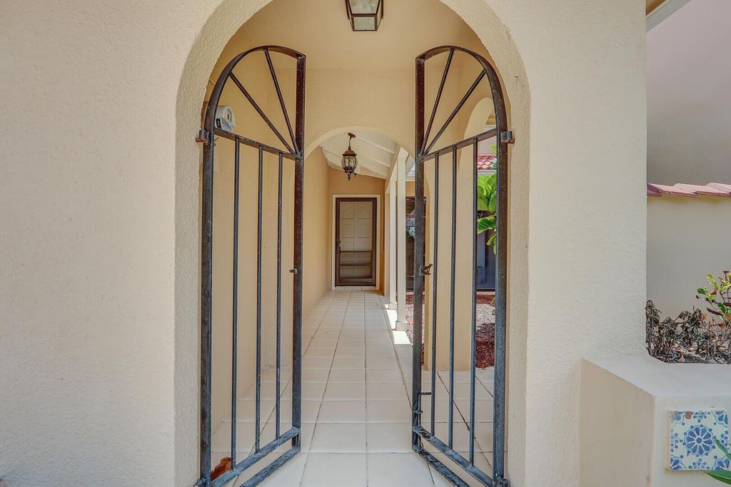 Photo of 804 Windermere Way, Palm Beach Gardens, FL 33418 (MLS # R10986260)