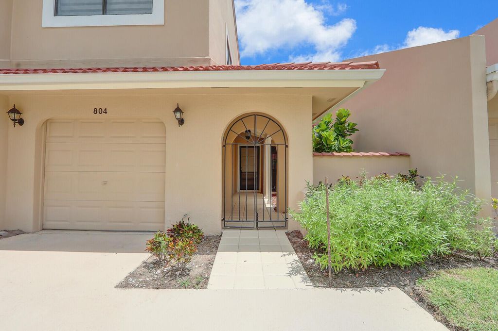 Photo of 804 Windermere Way, Palm Beach Gardens, FL 33418 (MLS # R10986260)