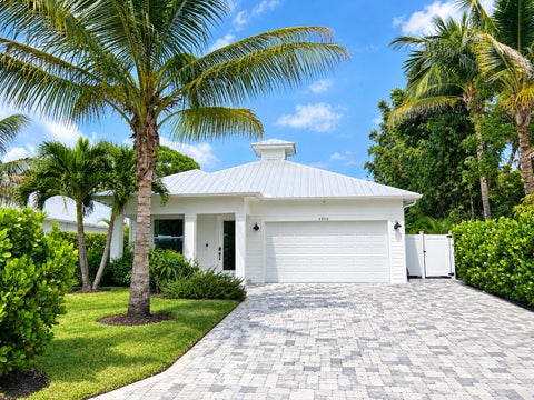 Photo of 1515 SE 5TH Street, Stuart, FL 34996 (MLS # B26086277)