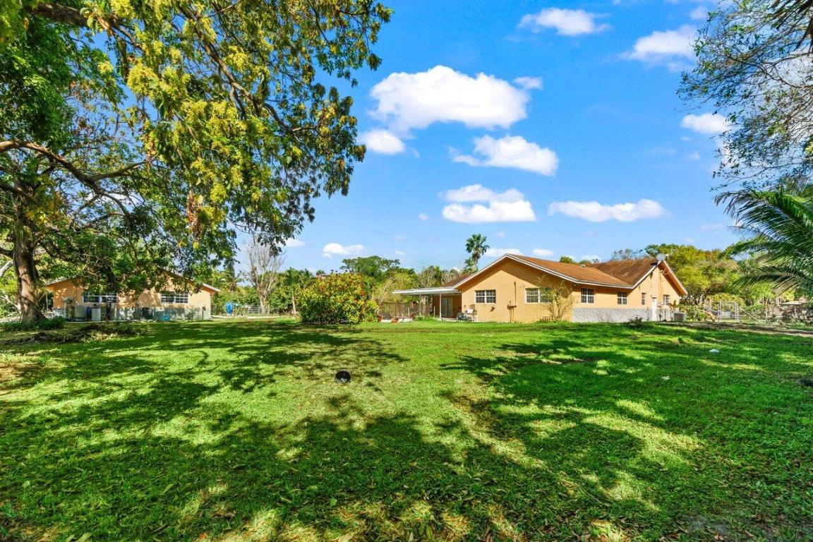 PALM BEACH FARMS CO 3 - Residential Lease