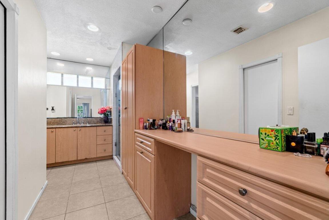 PALM BEACH FARMS CO 3 - Residential Lease