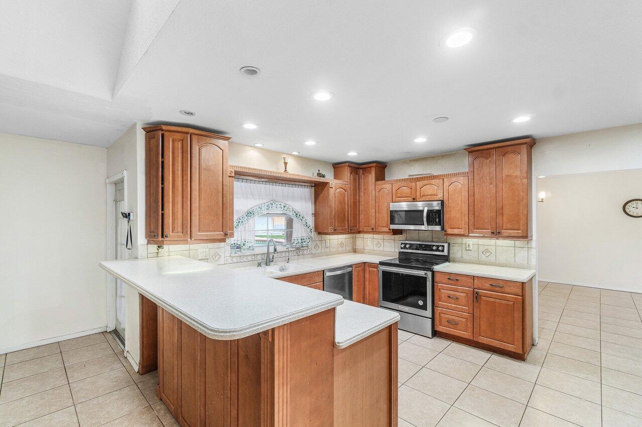 PALM BEACH FARMS CO 3 - Residential Lease