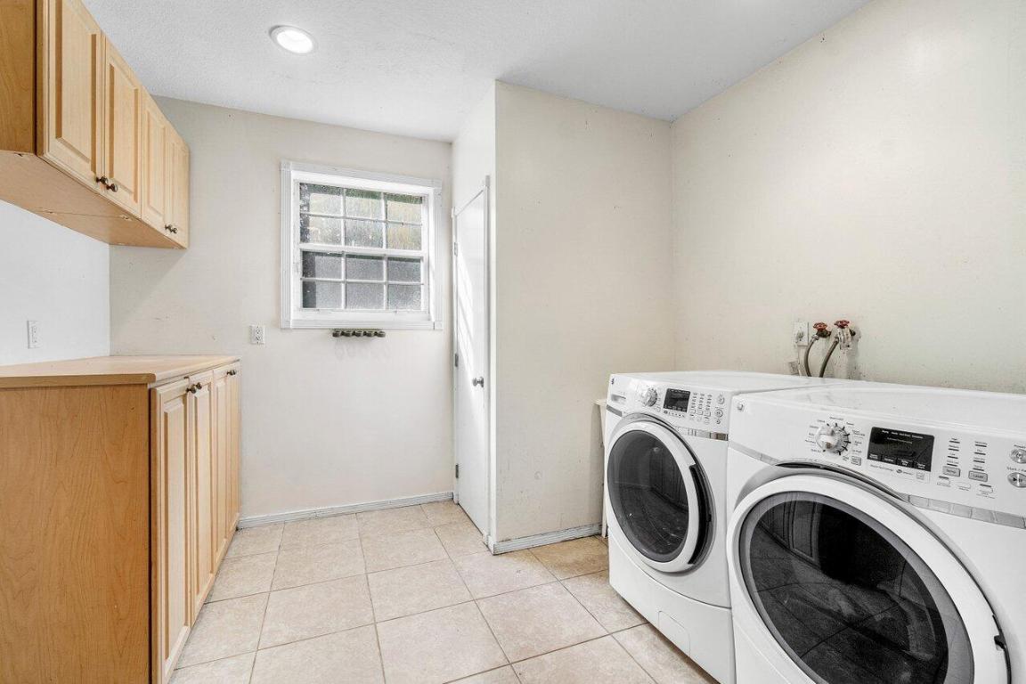 PALM BEACH FARMS CO 3 - Residential Lease