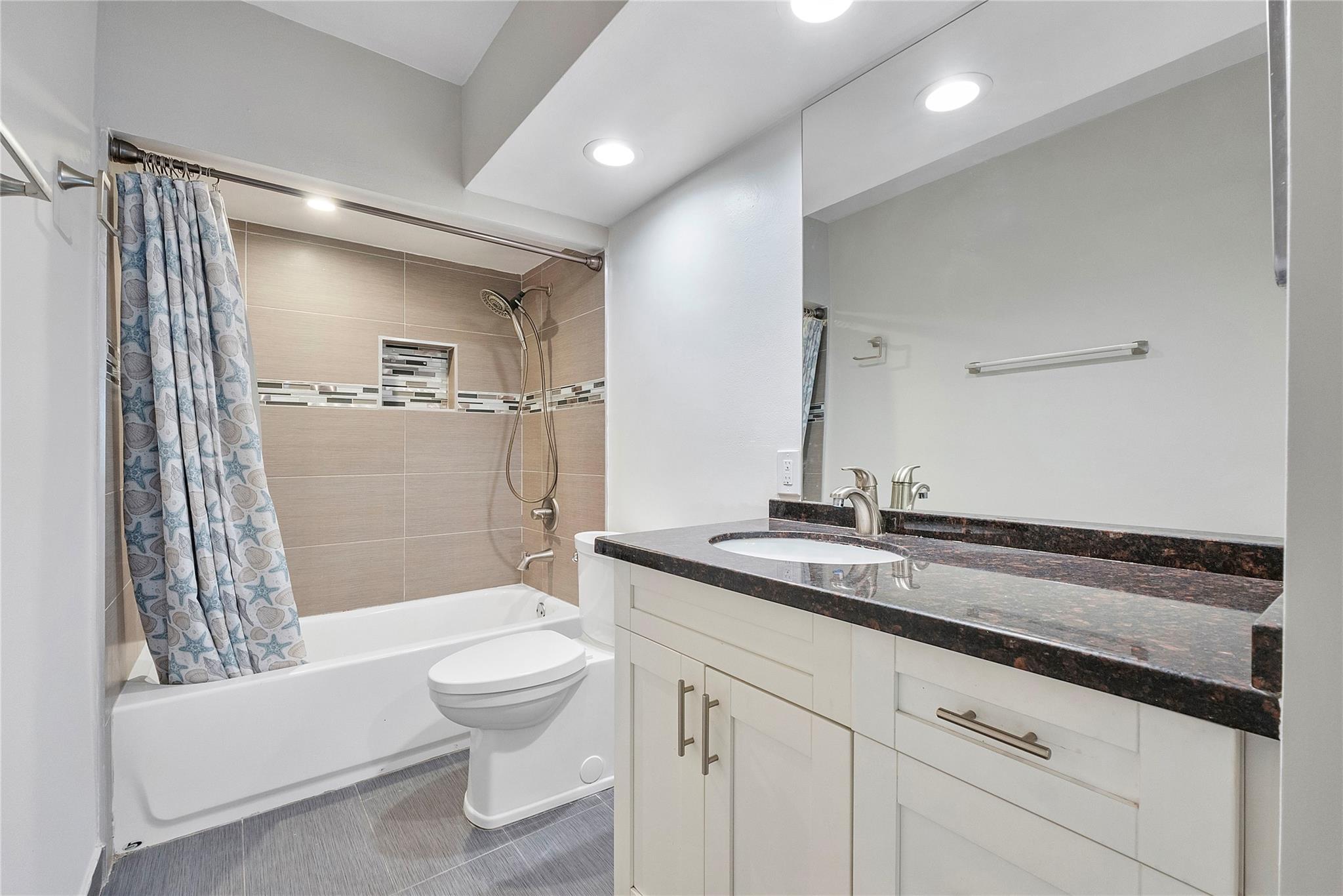 Doria Condo - Residential