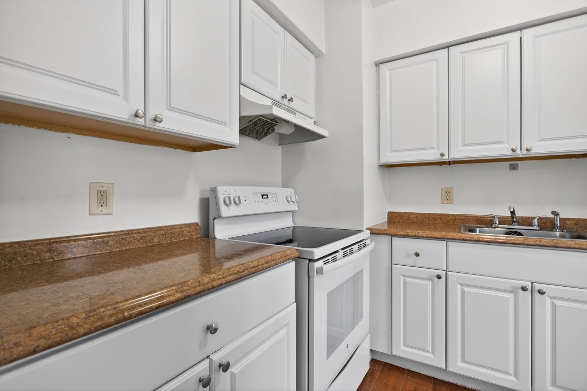 2115 NE 42nd Court 103