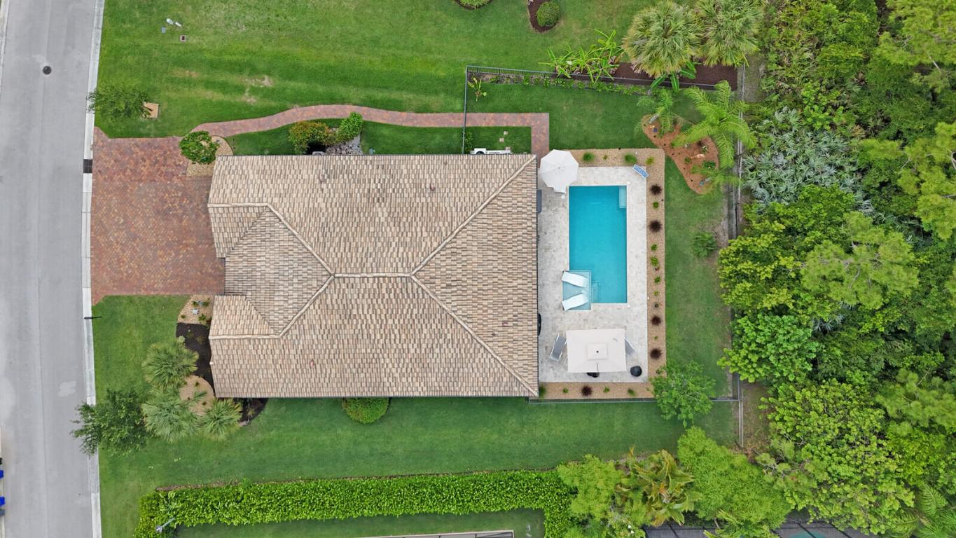 4884 SW Gossamer Circle