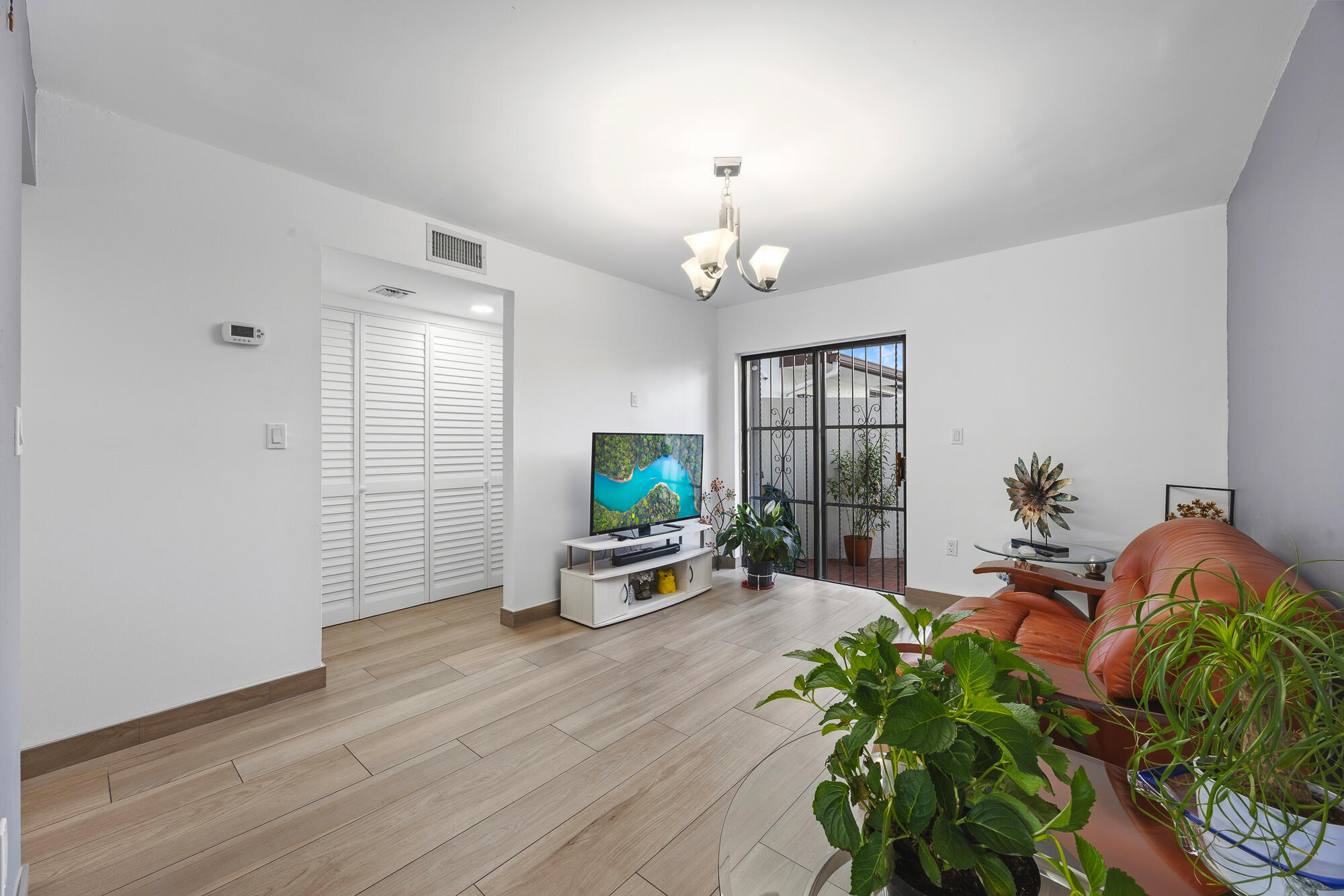 VILLA VENEZIA CONDO PH VI - Residential