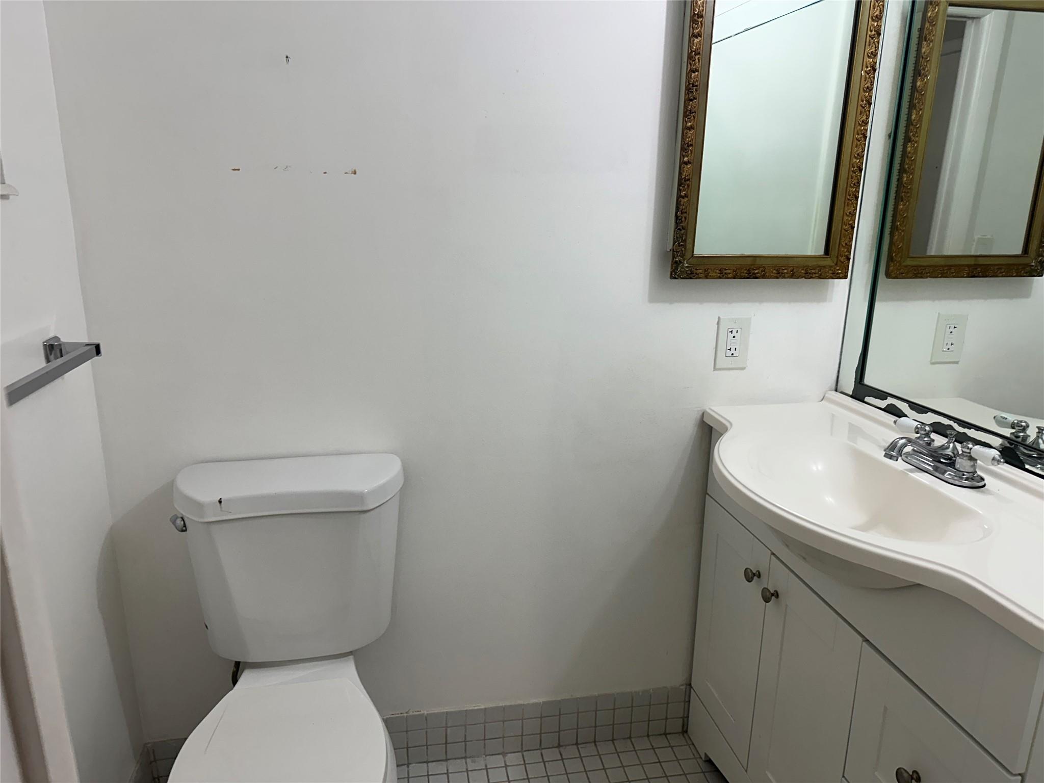 LAUDERDALE OAKS CONDO XIX - Residential