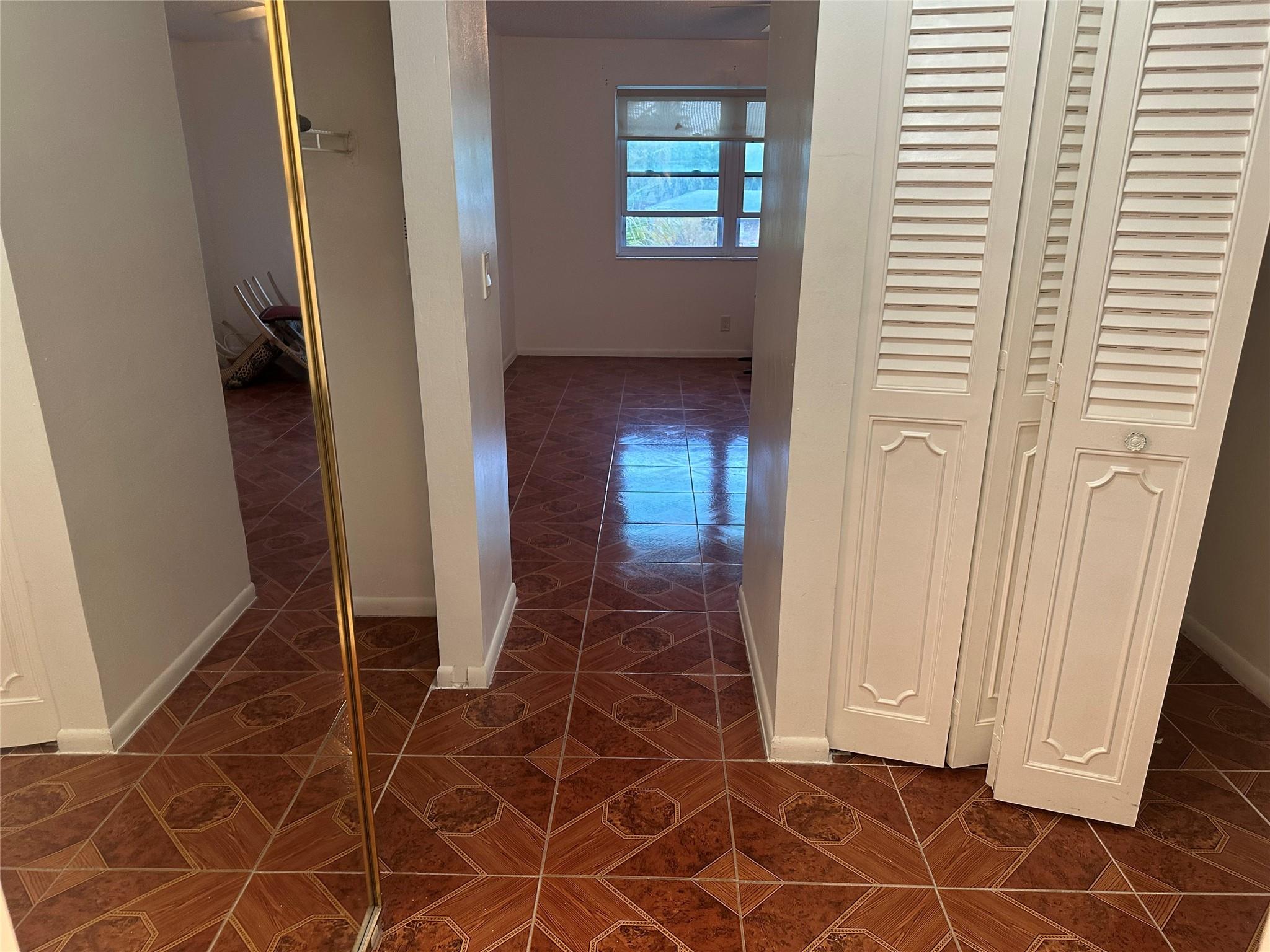 LAUDERDALE OAKS CONDO XIX - Residential