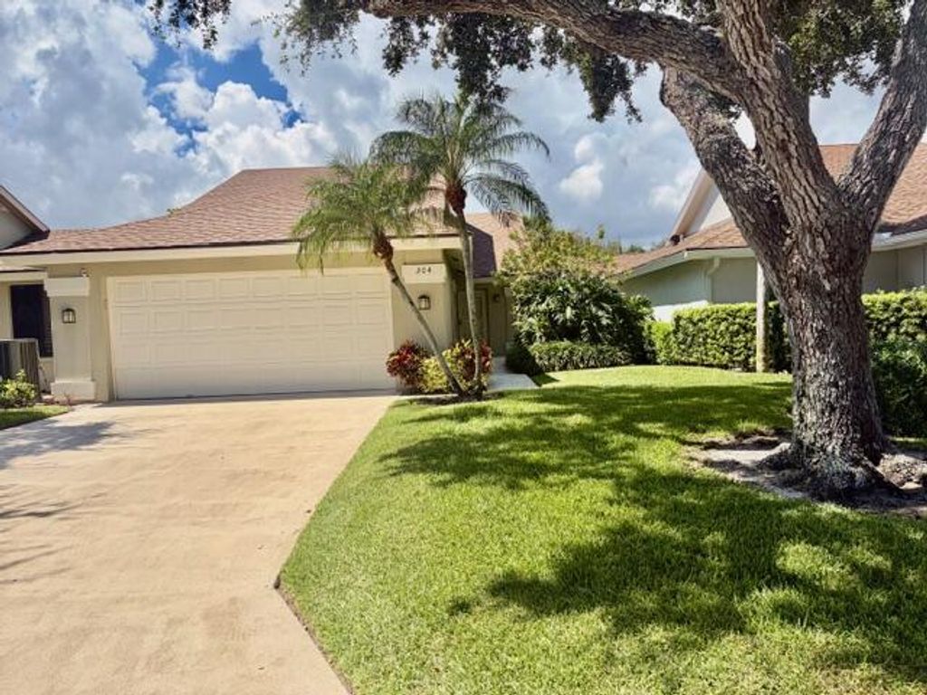 Photo of 204 Cape Pointe Circle, Jupiter, FL 33477 (MLS # R11106510)