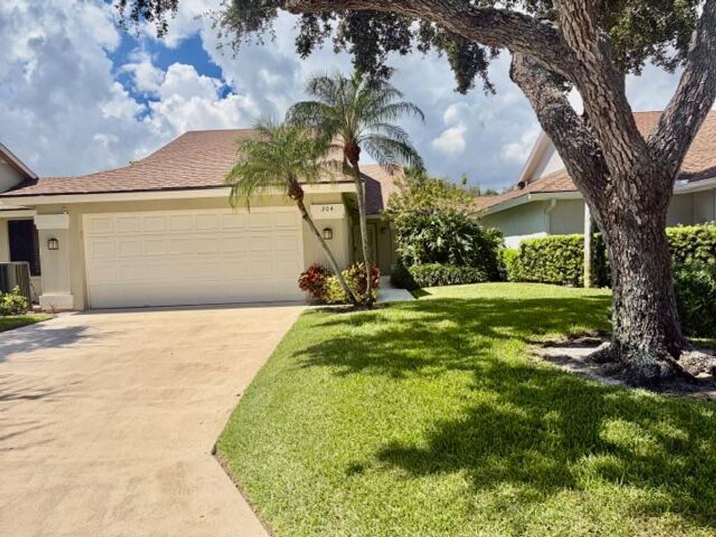 Photo of 204 Cape Pointe Circle, Jupiter, FL 33477 (MLS # R11106510)