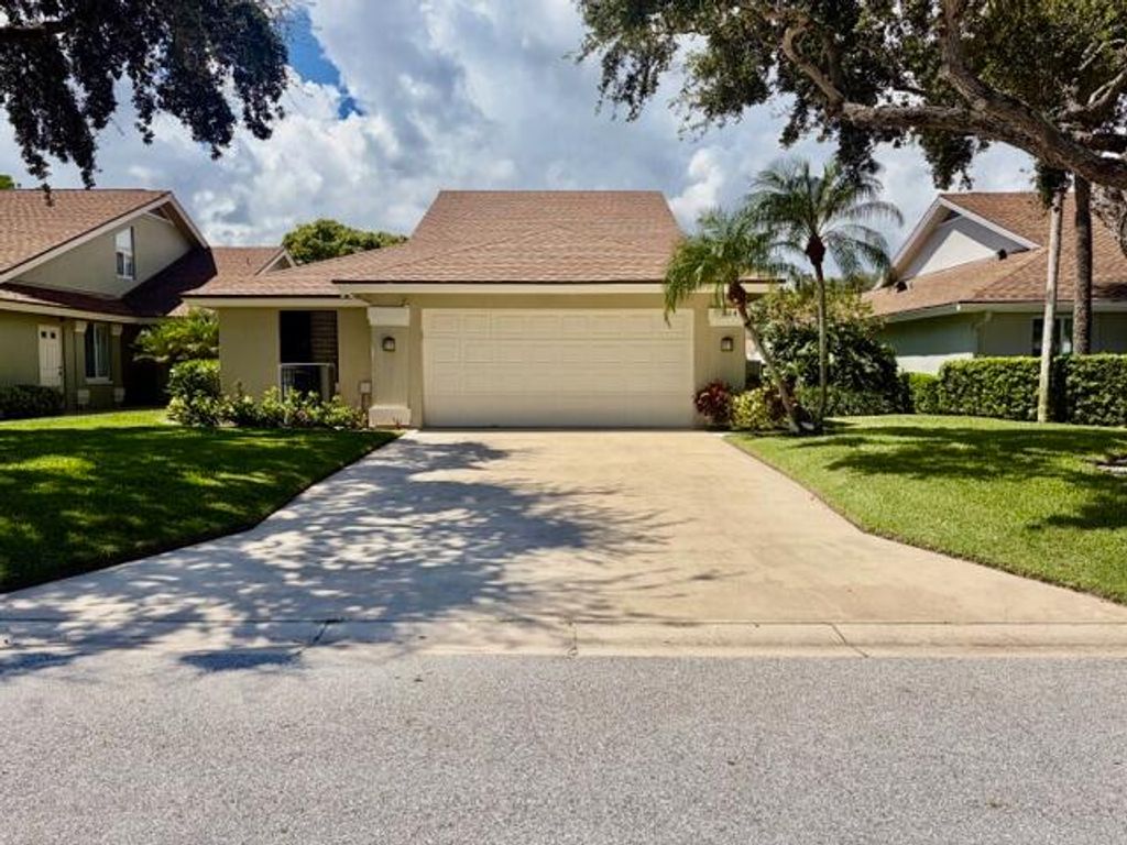 Photo of 204 Cape Pointe Circle, Jupiter, FL 33477 (MLS # R11106510)