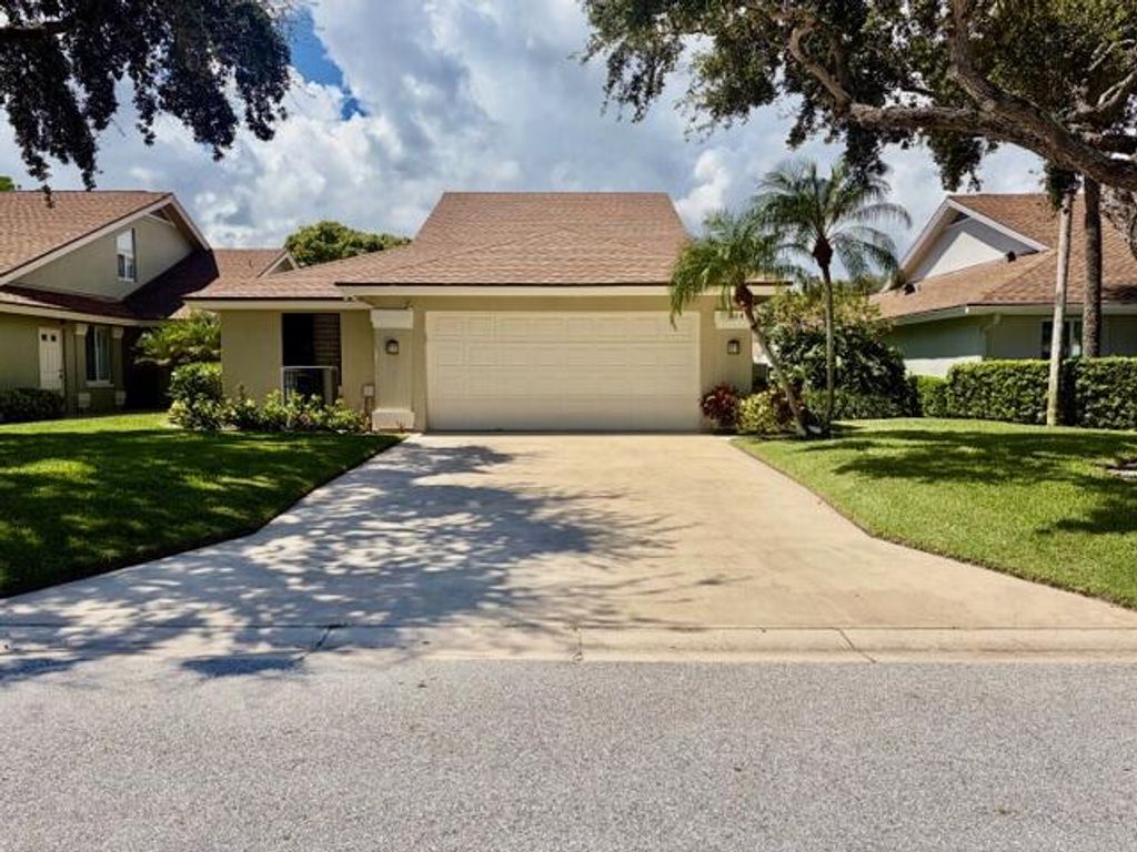 Photo of 204 Cape Pointe Circle, Jupiter, FL 33477 (MLS # R11106510)