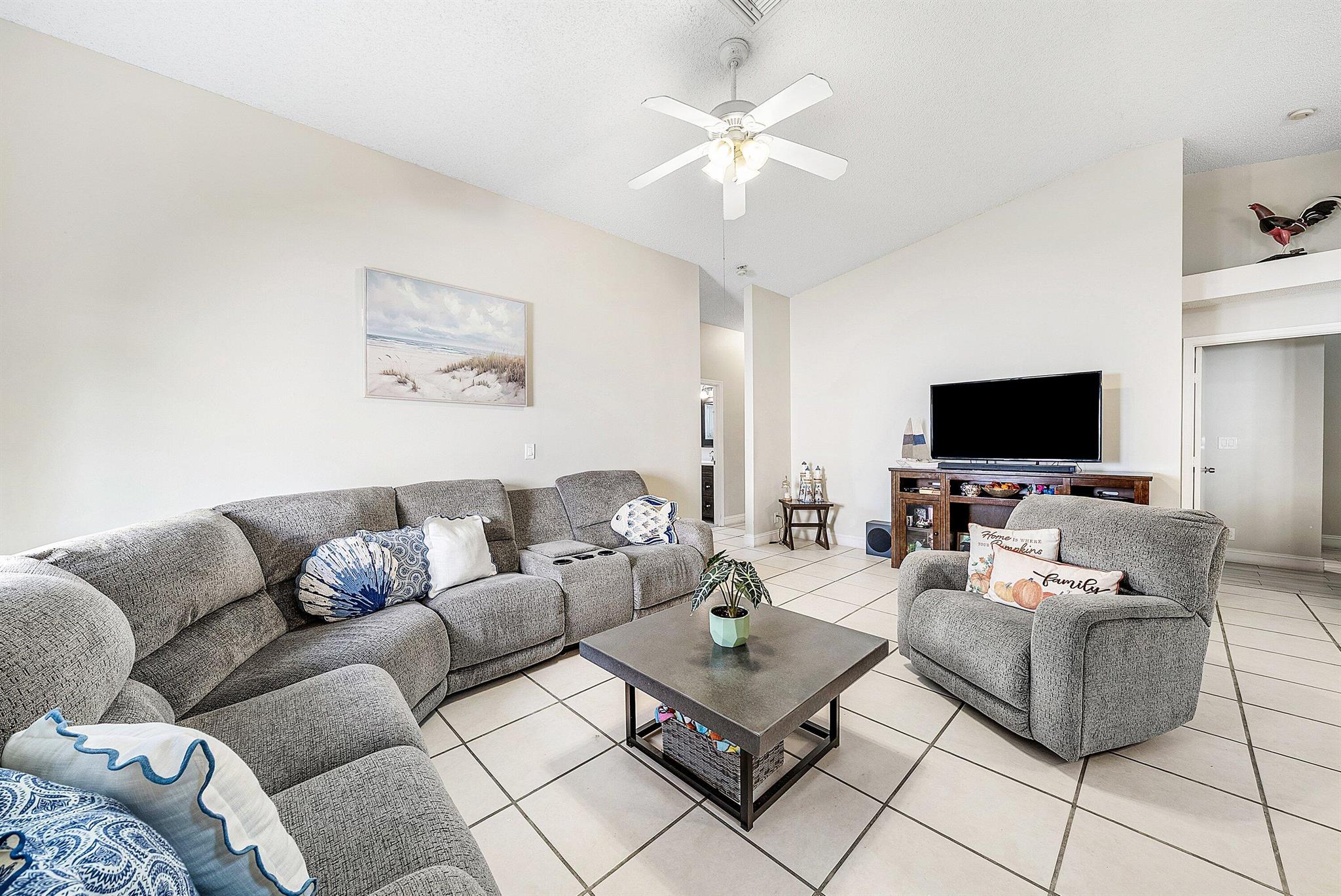 BOYNTON LAKES 6 - Residential