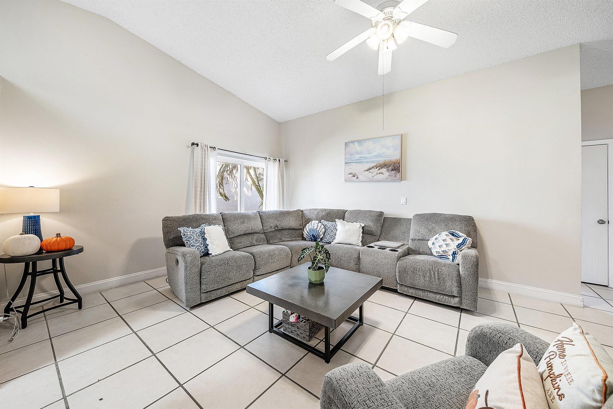 BOYNTON LAKES 6 - Residential